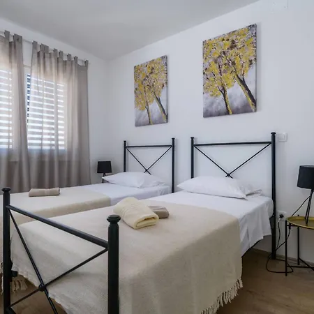 Apartment Dora Fuer 4 Personen Und 1 Kind By Interhome Pula