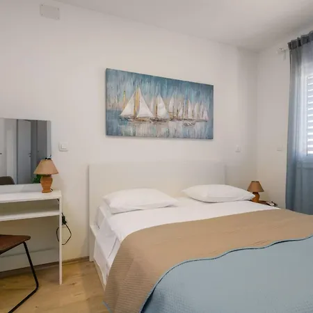 Dora Fuer 4 Personen Und 1 Kind By Interhome