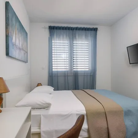 Dora Fuer 4 Personen Und 1 Kind By Interhome