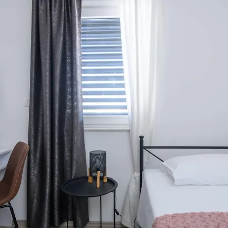 Dora Fuer 4 Personen Und 1 Kind By Interhome Apartment Pula