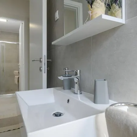 Dora Fuer 4 Personen Und 1 Kind By Interhome Apartment *