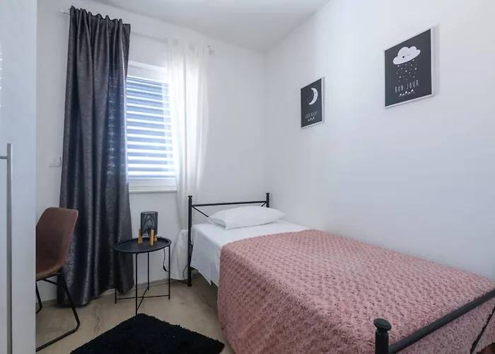 Lägenhet Dora Fuer 4 Personen Und 1 Kind By Interhome Pula