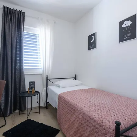 아파트 Dora Fuer 4 Personen Und 1 Kind By Interhome 풀라